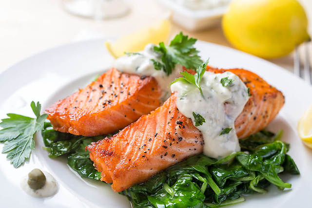 【やせる秘密があった？】ダイエットしたいなら「鮭」を食べるべき？