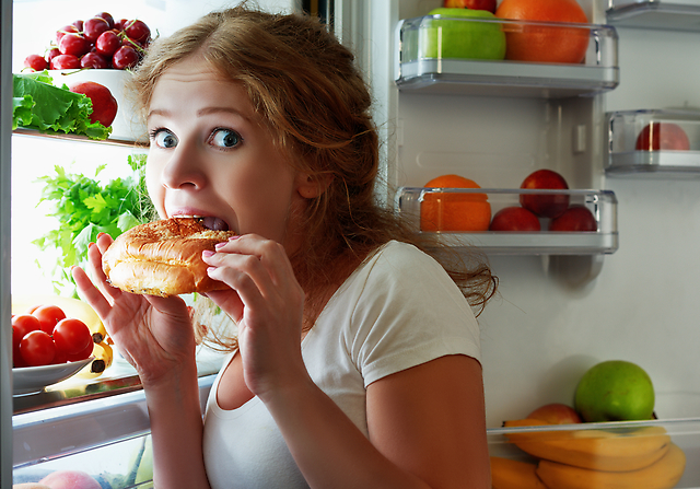【やっぱりNG？】遅い夕食がダイエットに与える影響と対処法