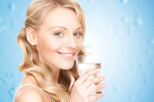 水ダイエットで潤い美人に！痩せるのに効果的な飲み方を管理栄養士がアドバイス