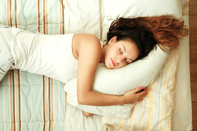 【睡眠時の姿勢がダイエットを左右する？！】ダイエットと睡眠の意外な関係とは？