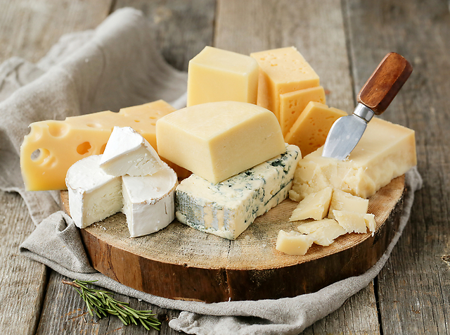 【実は嬉しい効果が◎】ダイエット中に食べてもいいチーズって？