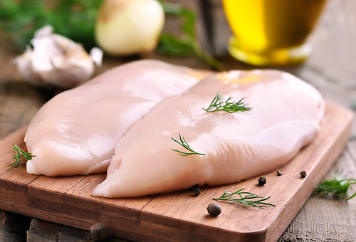 【ダイエット食材】鶏むね肉をパサつかずに調理する方法とは？