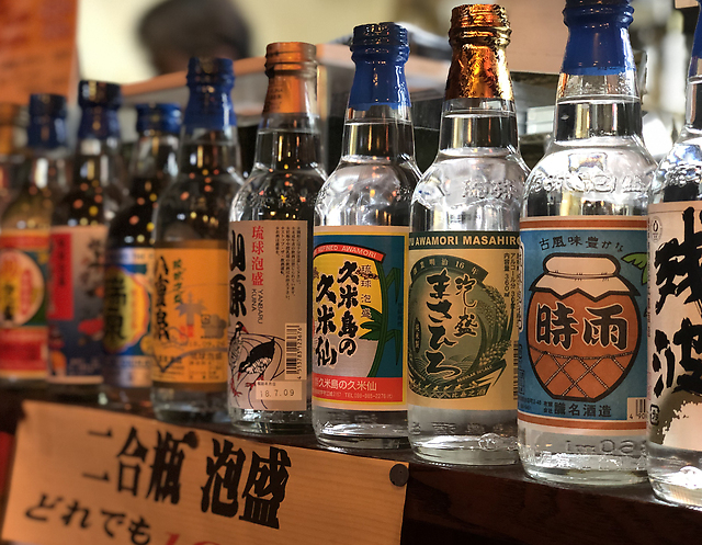 【11月1日は泡盛記念日】沖縄のお酒「泡盛」を楽しもう！