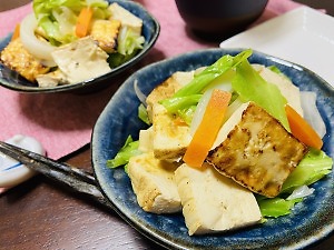 【今日のダイエット献立】中華風に春キャベツを味わう！焼き豆腐と春キャベツの旨塩炒めの献立＜560kcal＞