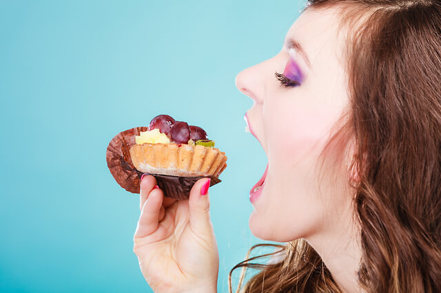 【ダイエットお悩み相談室】無性にお菓子が食べたくなる…その原因を解消しましょう！