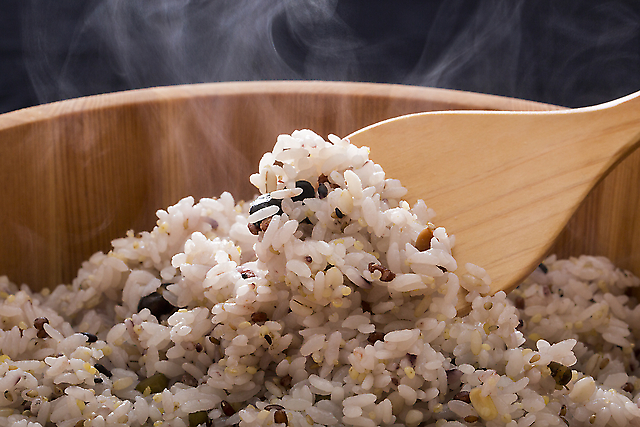 カロリー 米 16 穀 雑穀米のカロリーはどれくらい？白米・玄米との違いもご紹介します！